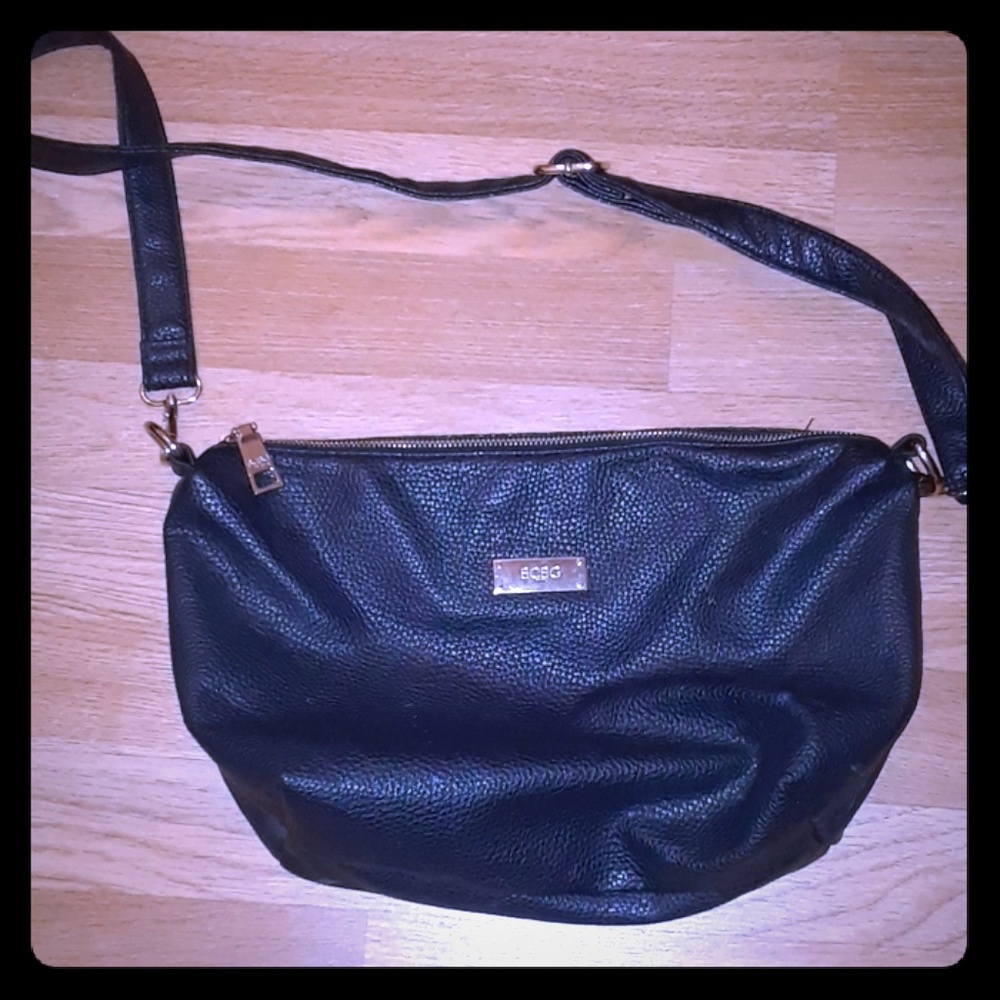 BCBG CROSS BODY PURSE